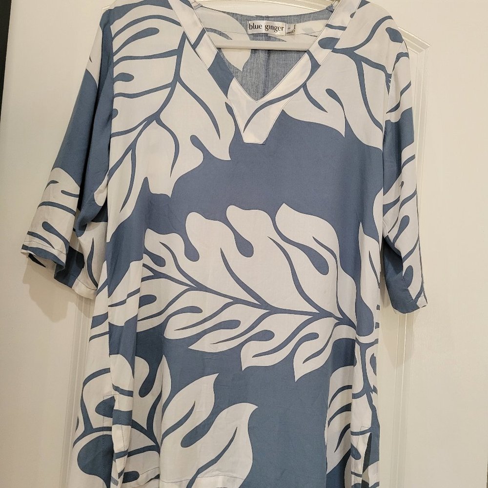 Blue Ginger Hawaiian Print Long Top Size Sm